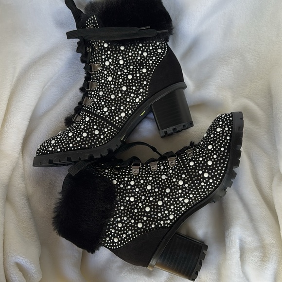 LAUREN LORRAINE PEARL-AND RHINESTONE FUR HEELED BOOTIE SIZE 6 - Picture 6 of 9